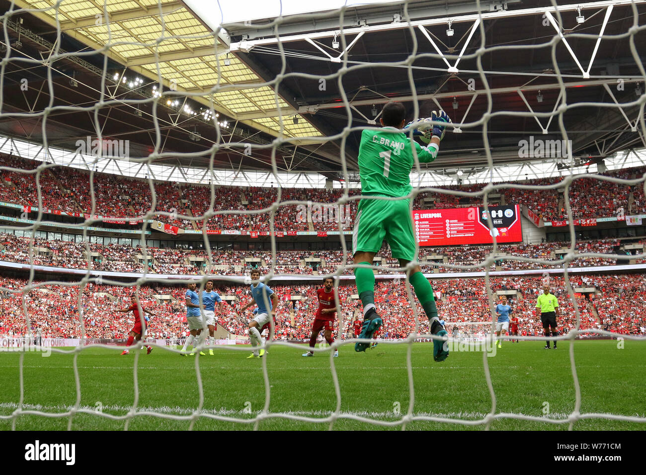 Londres, Royaume-Uni. 4 août 2019. Londres, Royaume-Uni. 4 août 2019. Claudio Bravo, de Manchester City rassemble un shot de Roberto Firmino de Liverpool - Liverpool v Manchester City, Fa Community Shield, stade de Wembley, Londres, UK - 4 août 2019 Editorial N'utilisez que des images de la journée : Crédit Limited/Alamy Live News Banque D'Images