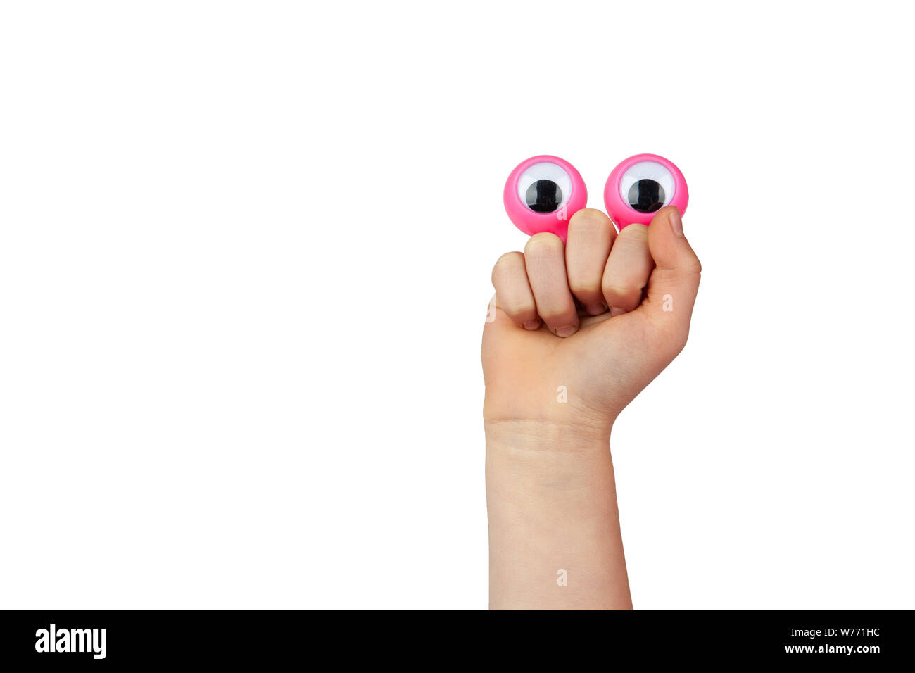 Peur mais smiling funny cartoon visage fait par les yeux et couinent childs hand isolated on white background with copy space Banque D'Images