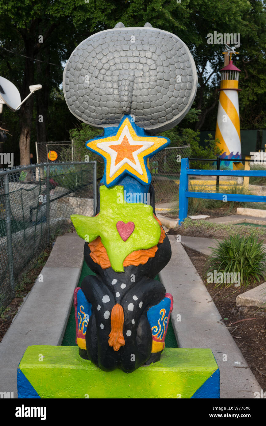 Un obstacle de taille du Texas à la Peter Pan-miniature golf course à Austin, Texas. Nous ne pouvons pas confirmer qu'il comprend la partie arrière d'un Armadillo Texas Description physique : 1 photographie : numérique, tiff, la couleur. Notes : Titre, date et mots-clés basés sur les informations fournies par le photographe. ; Don ; l'Lyda Hill Foundation ; 2014 ; (DLC/PP-2014:054). ; fait partie de : Lyda Hill Texas Collection de photographies dans l'Amérique de Carol M. Highsmith dans le projet Carol M. Highsmith Archive. ; Banque D'Images