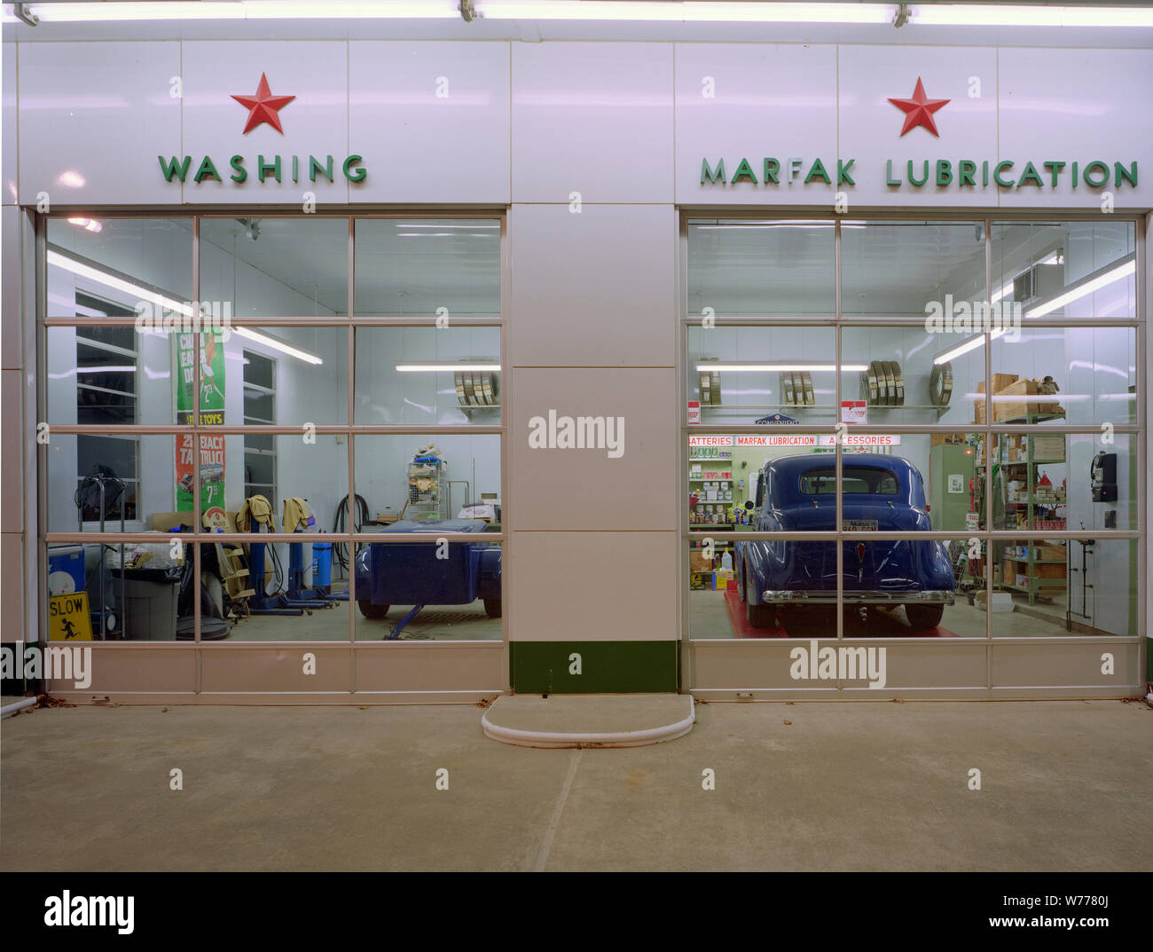 Une station Texaco vintage complètement remonté sur la propriété de Vernon Walker qui est un collectionneur de vieux signes dans l'Arkansas, près de Memphis, Tennessee Description physique : 1 : la transparence ; couleur de 4 x 5 po. ou moins. Notes : Titre, date et mots-clés fournis par le photographe. ; Digital image produite par Carol M. Highsmith pour représenter son film original de la transparence ; certains détails peuvent différer entre le film et les images numériques. ; fait partie de la série sélectionne dans le Carol M. Highsmith Archive. ; et l'achat de cadeaux ; Carol M. Highsmith ; 2011 ; (DLC/PP-2011:124). ; Banque D'Images