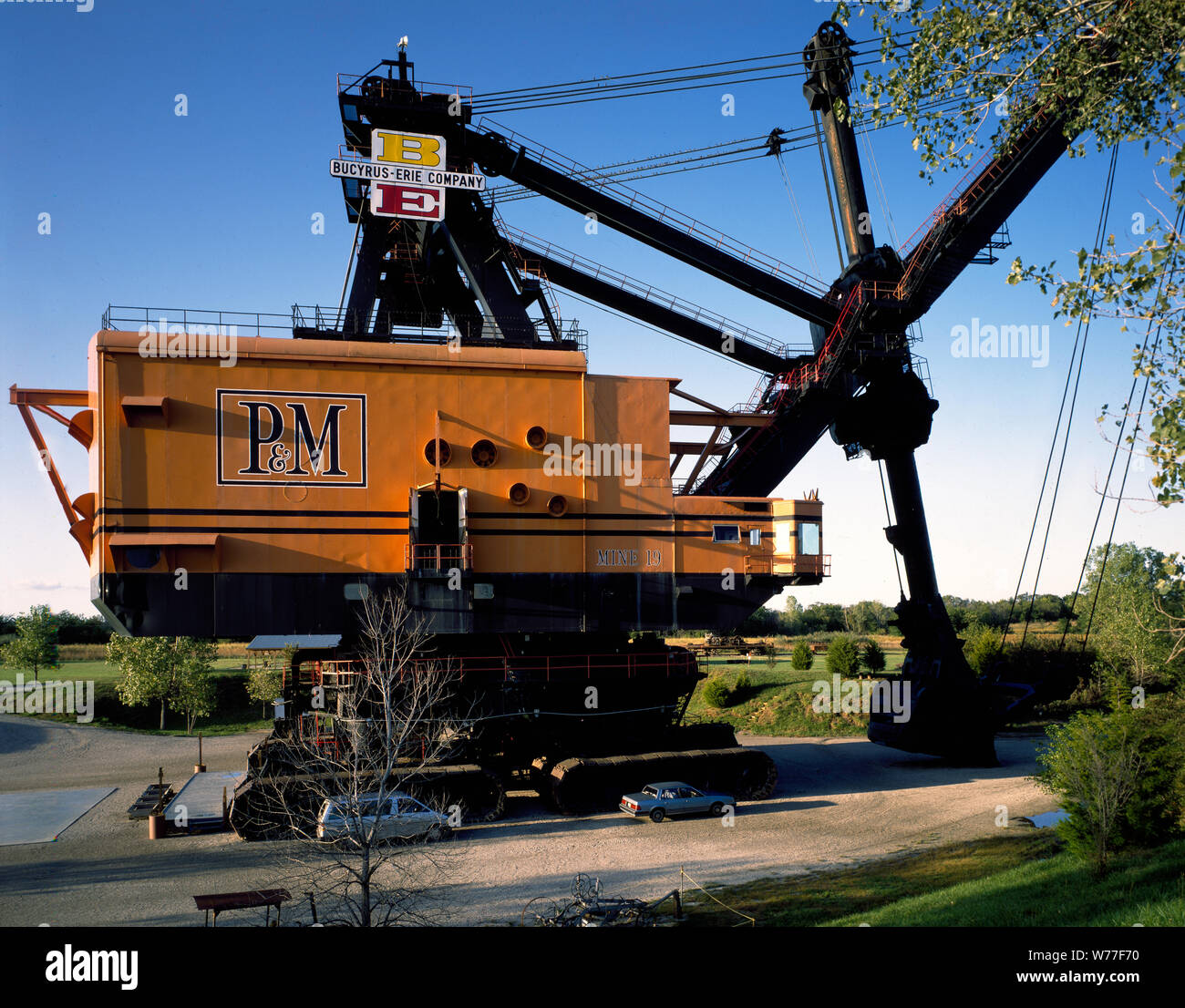 Big Brutus, un strip-mining géant qu'une fois la pelle rugissait à travers le sud-est de l'Utah campagne, creuser du charbon bitumineux dans l'ouest de minéral, Kansas Description physique : 1 : la transparence ; couleur de 4 x 5 po. ou moins. Notes : Titre, date et mots-clés fournis par le photographe. ; Digital image produite par Carol M. Highsmith pour représenter son film original de la transparence ; certains détails peuvent différer entre le film et les images numériques. ; fait partie de la série sélectionne dans le Carol M. Highsmith Archive. ; et l'achat de cadeaux ; Carol M. Highsmith ; 2011 ; (DLC/PP-2011:124). ; Banque D'Images