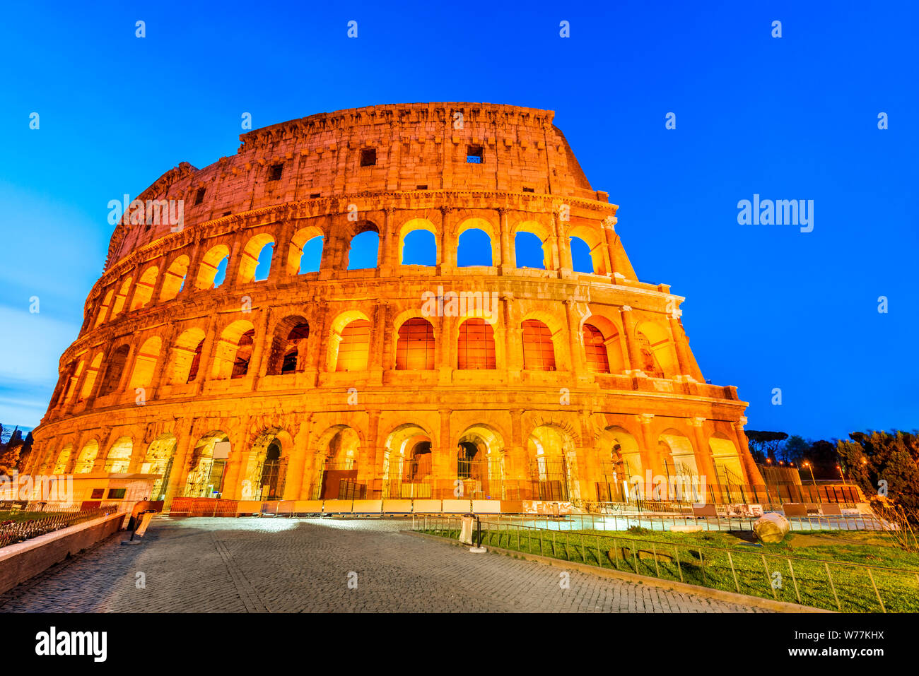 Rome, Italie. Colisée, arène de l'amphithéâtre Flavien, ancienne ville des Roms dans l'Empire romain. Banque D'Images