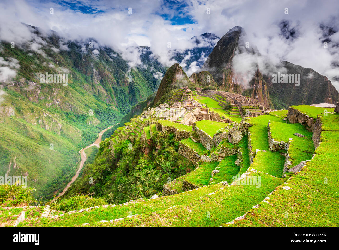Le Machu Picchu, au Pérou, en Amérique du Sud. Ruines de l'Empire Inca sur la Vallée Sacrée, Cuzco, merveille du monde. Banque D'Images