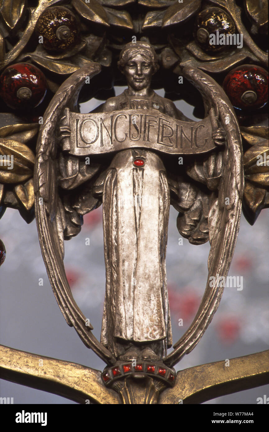 Détail du jubé, d'art et d'artisanat et de l'intérieur Art Nouveau, St Marie la Vierge Gt Warley, Essex. Banque D'Images