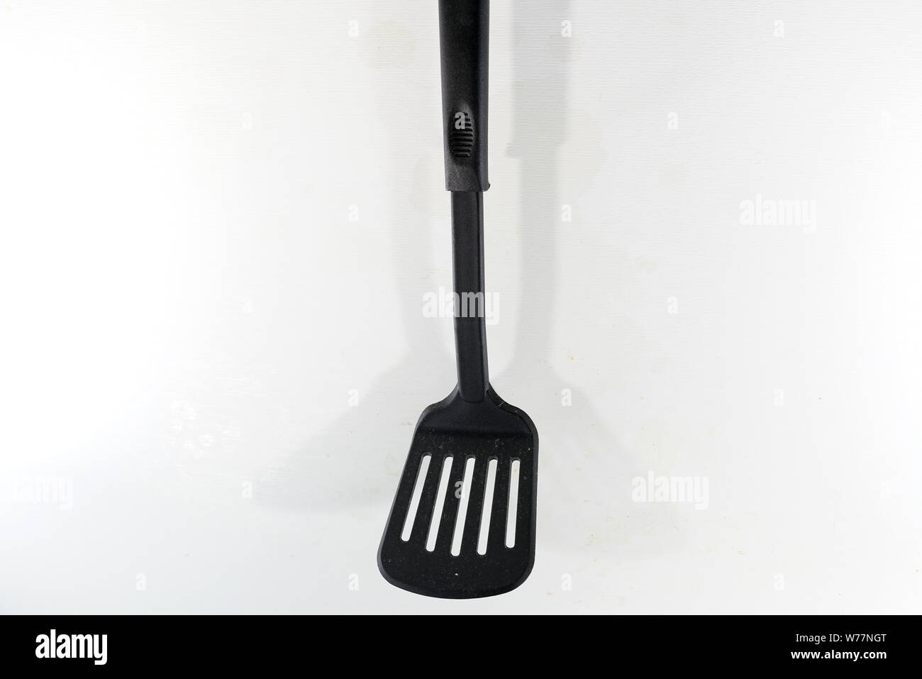 Une spatule, couteau, pan aussi Turner, sous la pelle, le rôtissage turner, poêle, cuisine ou ami, est un appareil de cuisine pour transformer les aliments Banque D'Images