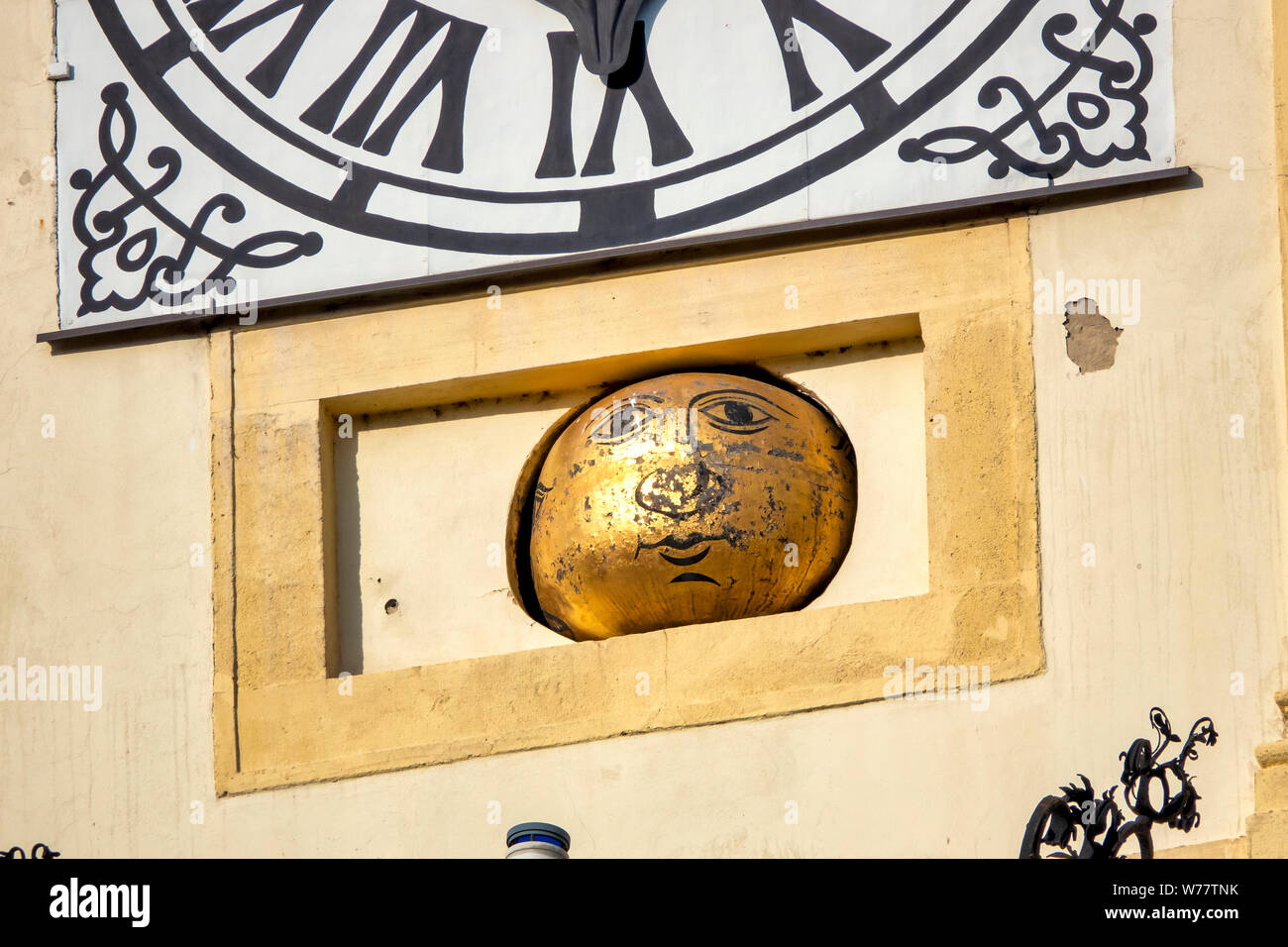 Cannonball intégré dans la tour de l'horloge de l'ancienne Mairie, abattu par des soldats de Napoléon en 1809, Bratislava, Slovaquie Banque D'Images