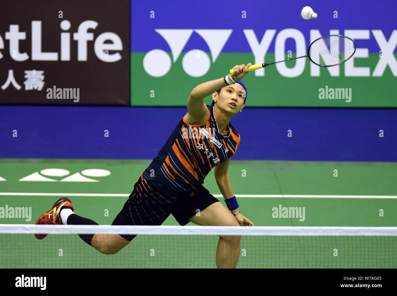Tai-Tzu Ying du Taipei chinois renvoie une Pornpawee Chochuwong à coup de la Thaïlande dans leur premier match du masculin au cours de la YONEX-SUN Banque D'Images