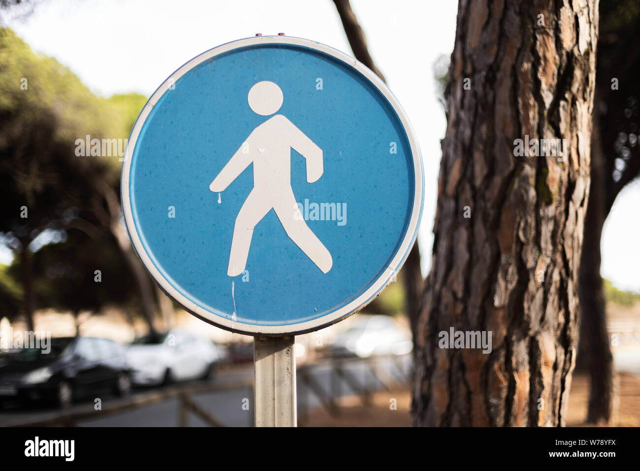 Panneau De Signalisation Bleu Rond Banque d'image et photos - Page 4 ...