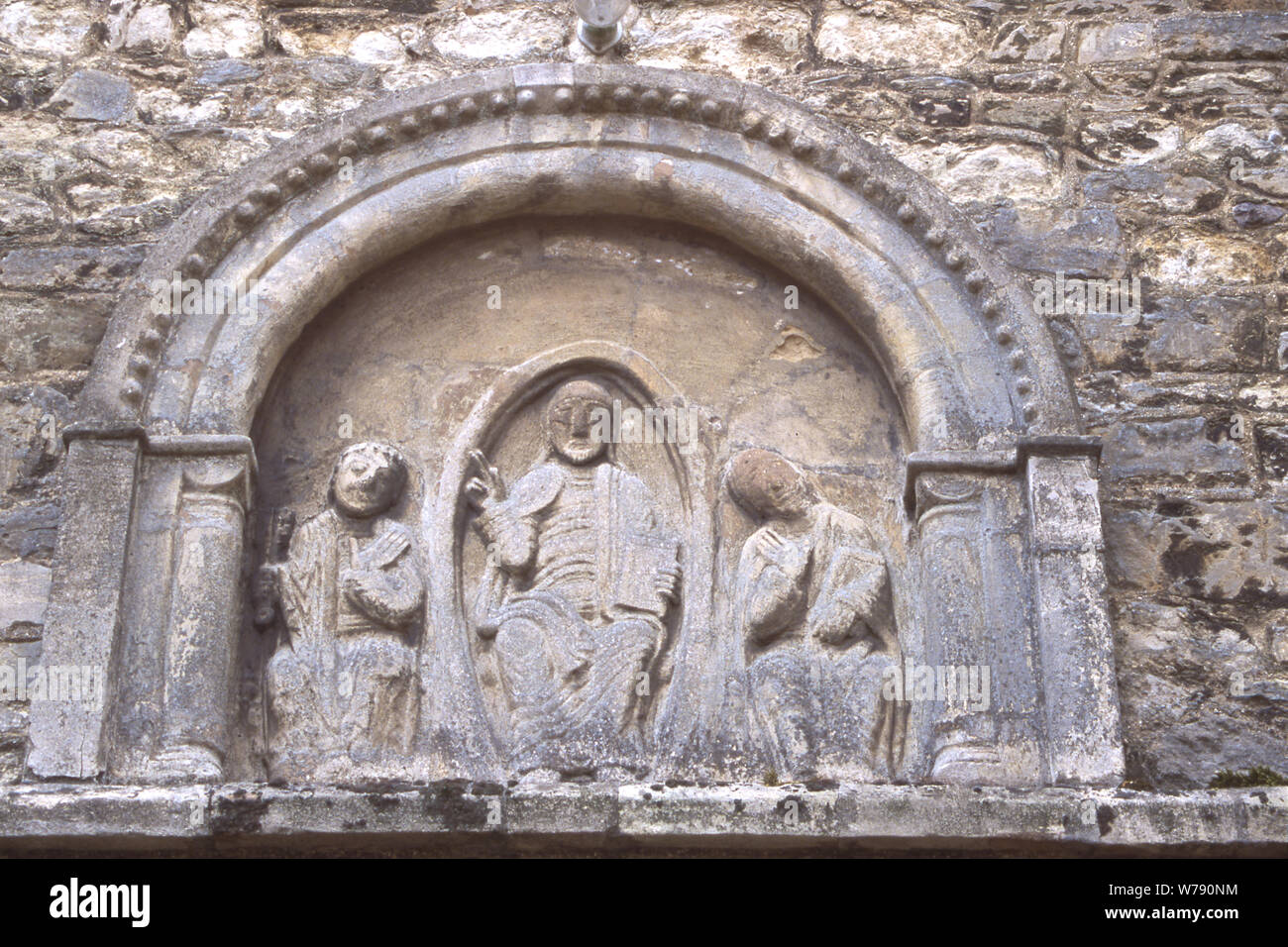 La sculpture, le Christ entouré de John et Mary, Sainte-Hélène et St Mary, Elstow, Bedfordshire, Royaume-Uni. Banque D'Images