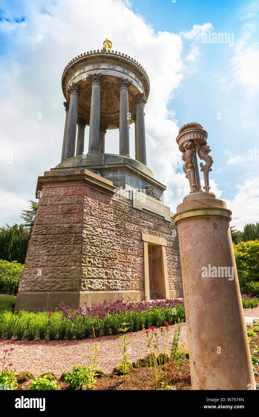 Burns Monument Musée, Alloway, Ayr, Ecosse, dédié à la poète écossais Robert Burns. C'est un 70 pieds de haut style Greecian temple avec 9 piliers Banque D'Images