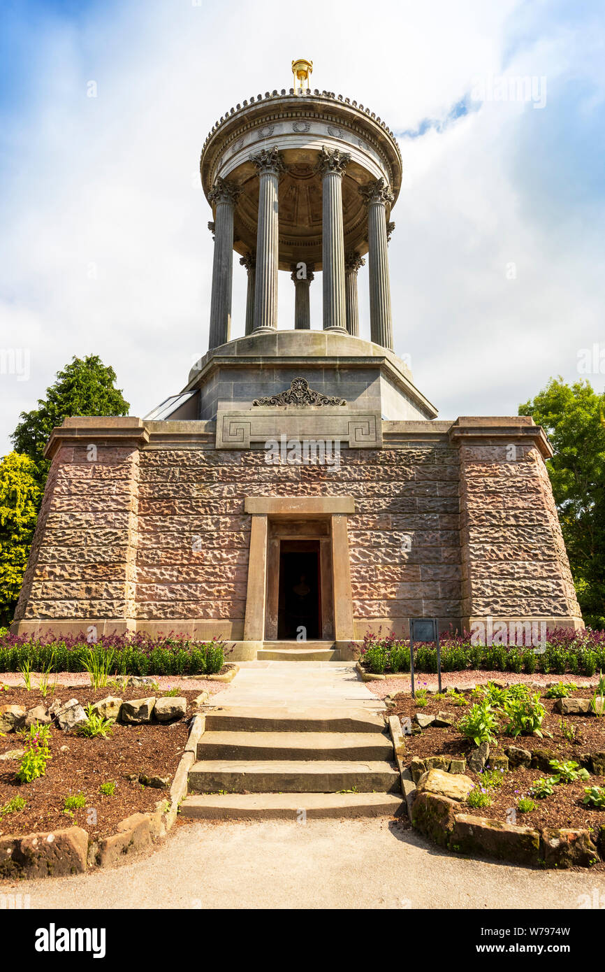 Burns Monument Musée, Alloway, Ayr, Ecosse, dédié à la poète écossais Robert Burns. C'est un 70 pieds de haut style Greecian temple avec 9 piliers Banque D'Images