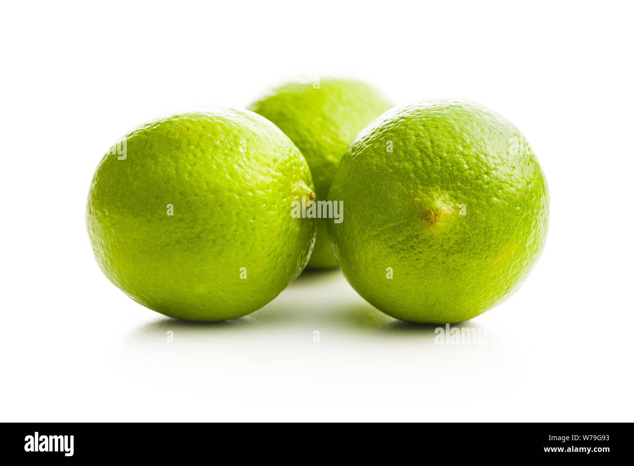 Le limes vert isolé sur fond blanc. Banque D'Images
