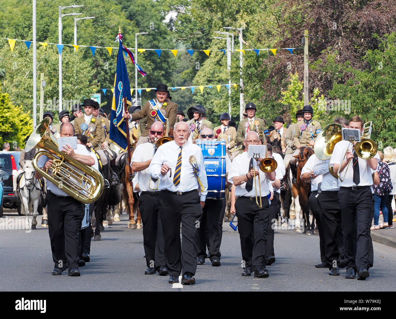 La bande d'argent et Selkirk Cornet Christopher Purves diriger l'équitation 2019 Commune de Lauder. Lauder, Scottish Borders, Berwickshire, UK - 3 août 2019 Banque D'Images