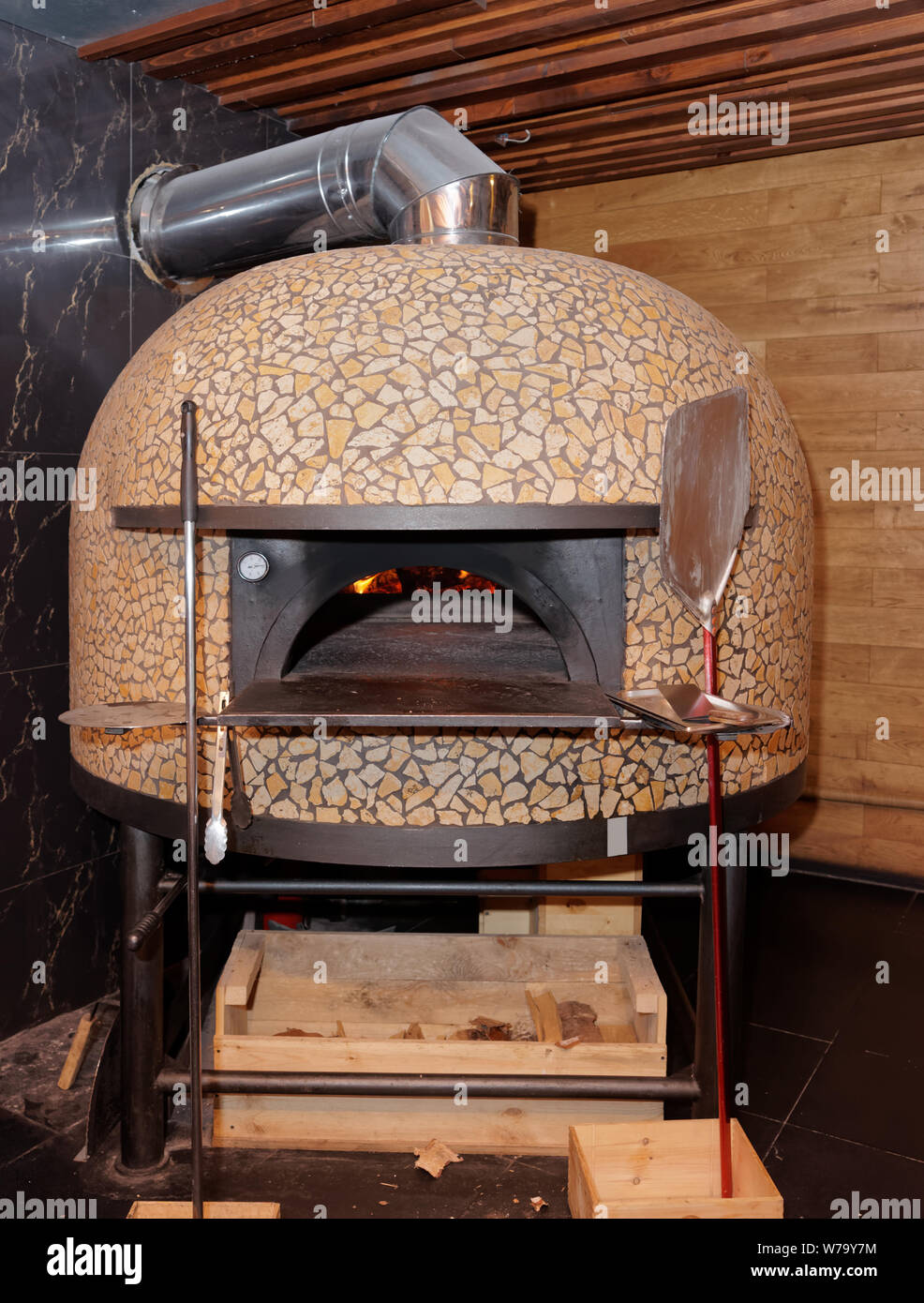 Italien à bois traditionnel four à pizza Photo Stock - Alamy