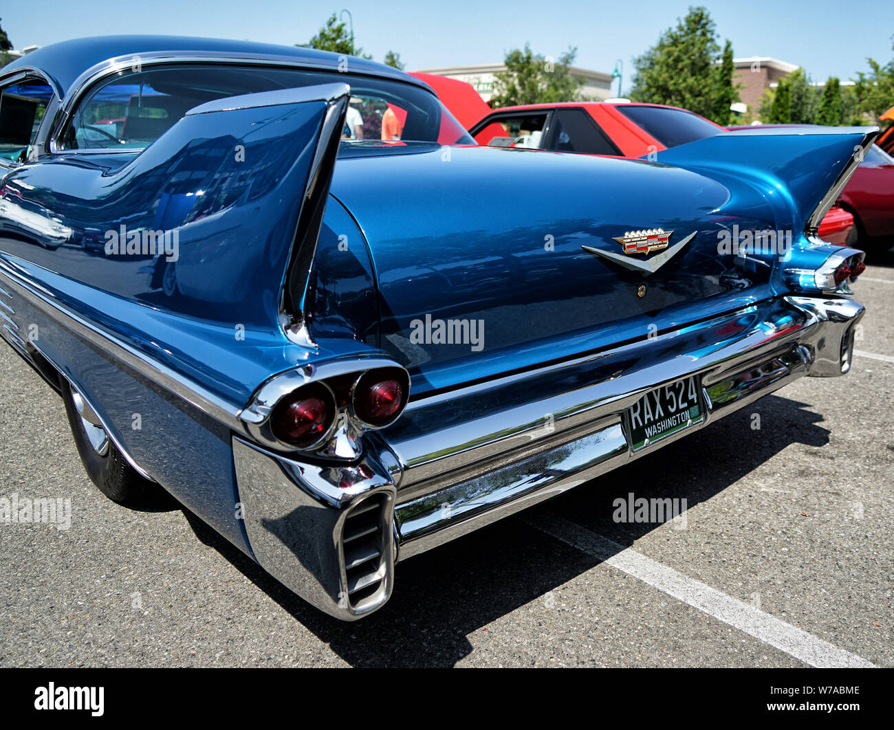 Vue arrière d'une Cadillac 1958 à un salon de voitures, Harbow, Washington. 3 Août 2019 Banque D'Images