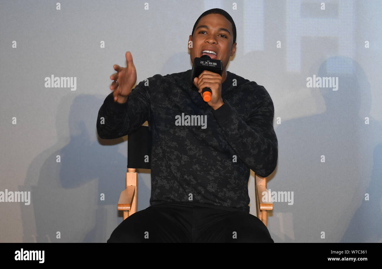 L'acteur américain Ray Fisher assiste à une conférence de presse pour son film 'Justice League' à Beijing, Chine, 27 octobre 2017. Banque D'Images