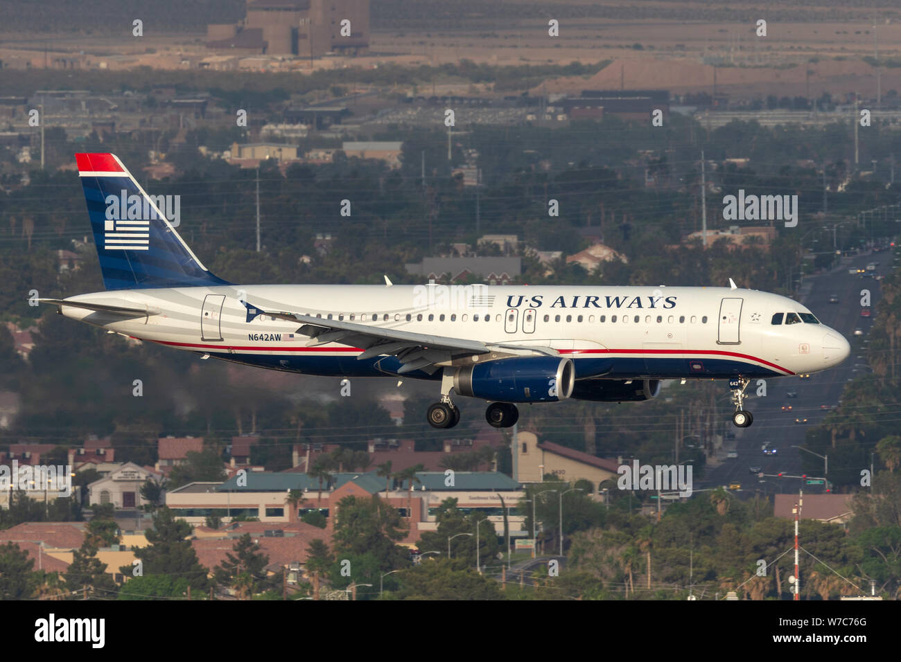 US Airways Airbus A320 avion de ligne en approche pour atterrir à  l'aéroport international McCarran de Las Vegas Photo Stock - Alamy