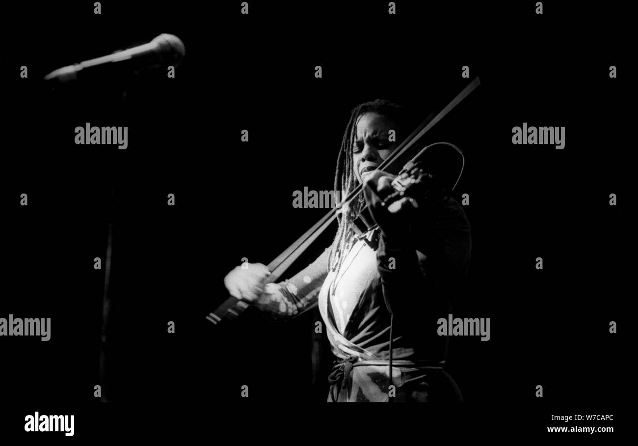 Regina Carter, Ronnie Scott's, Soho, Londres, octobre 2000. Artiste : Brian O'Connor. Banque D'Images