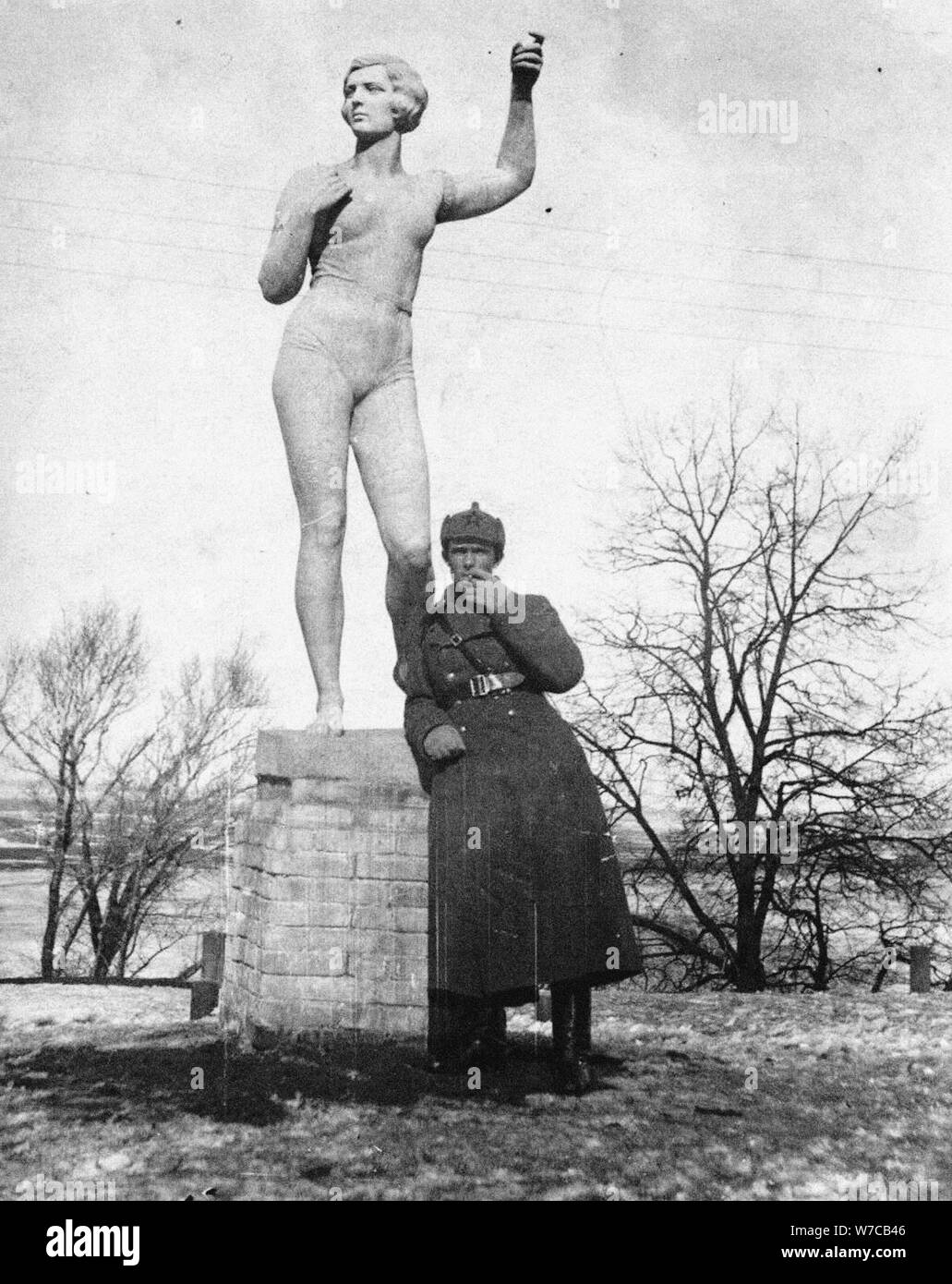 Fille avec une pagaie (paddle a été perdu) à Gorky, 1940. Banque D'Images