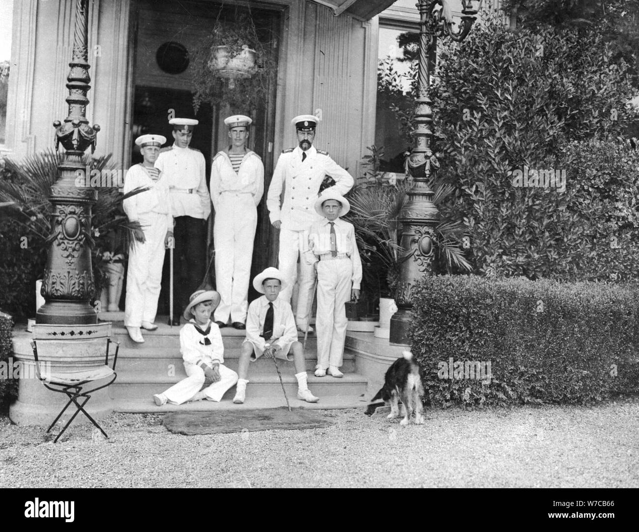 Grand-duc Alexandre Mikhaïlovitch de Russie avec ses fils, c. 1900. Banque D'Images