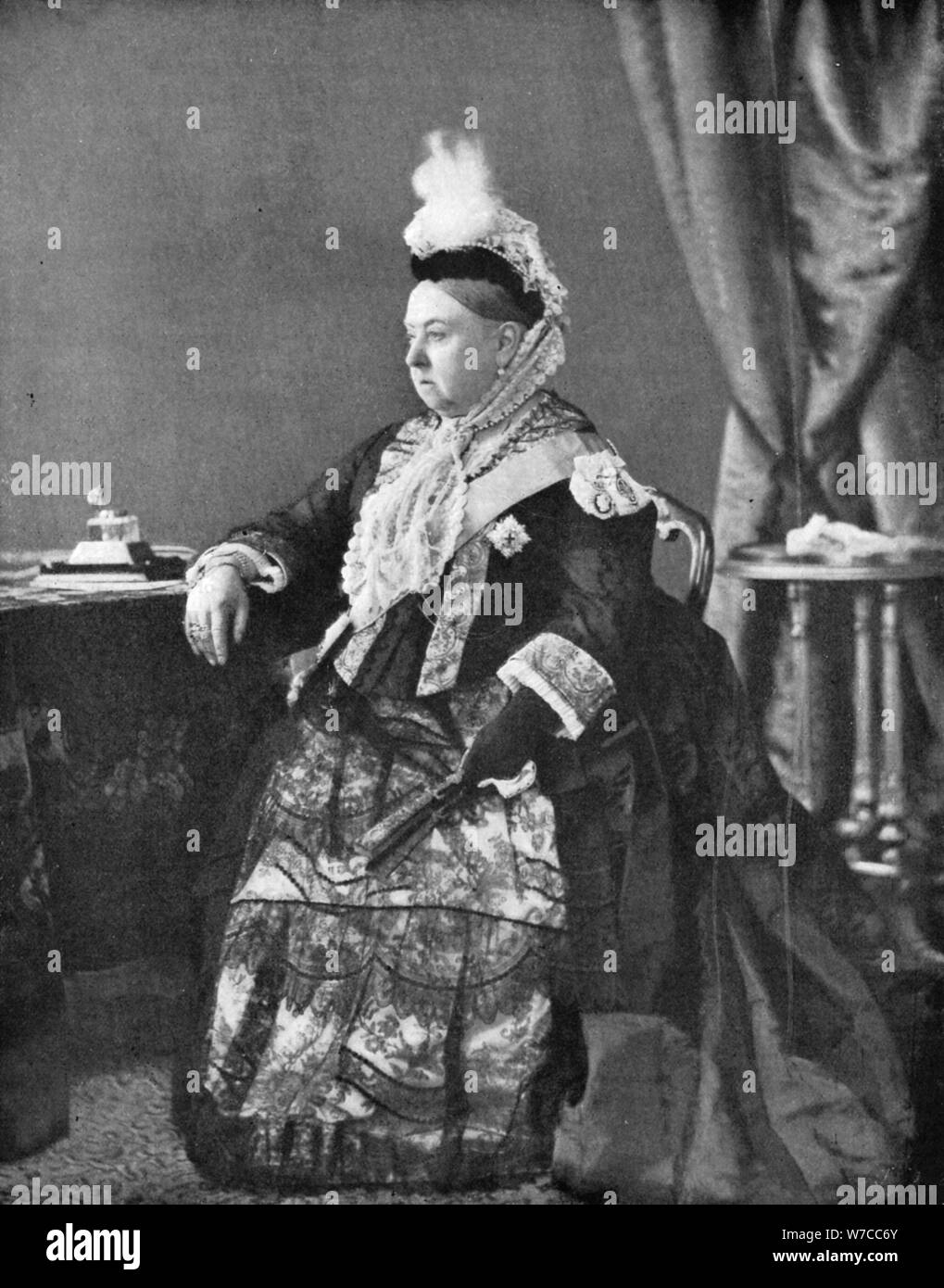 La reine Victoria dans la robe qu'elle portait lors de son Jubilé, 1887. Organisateur : Hughes & Mullins. Banque D'Images
