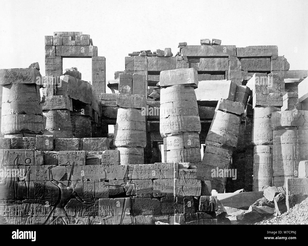 L'extérieur de la salle hypostyle, temple d'Amon-Rê, Karnak, Egypte, 1878. Artiste : Inconnu Banque D'Images