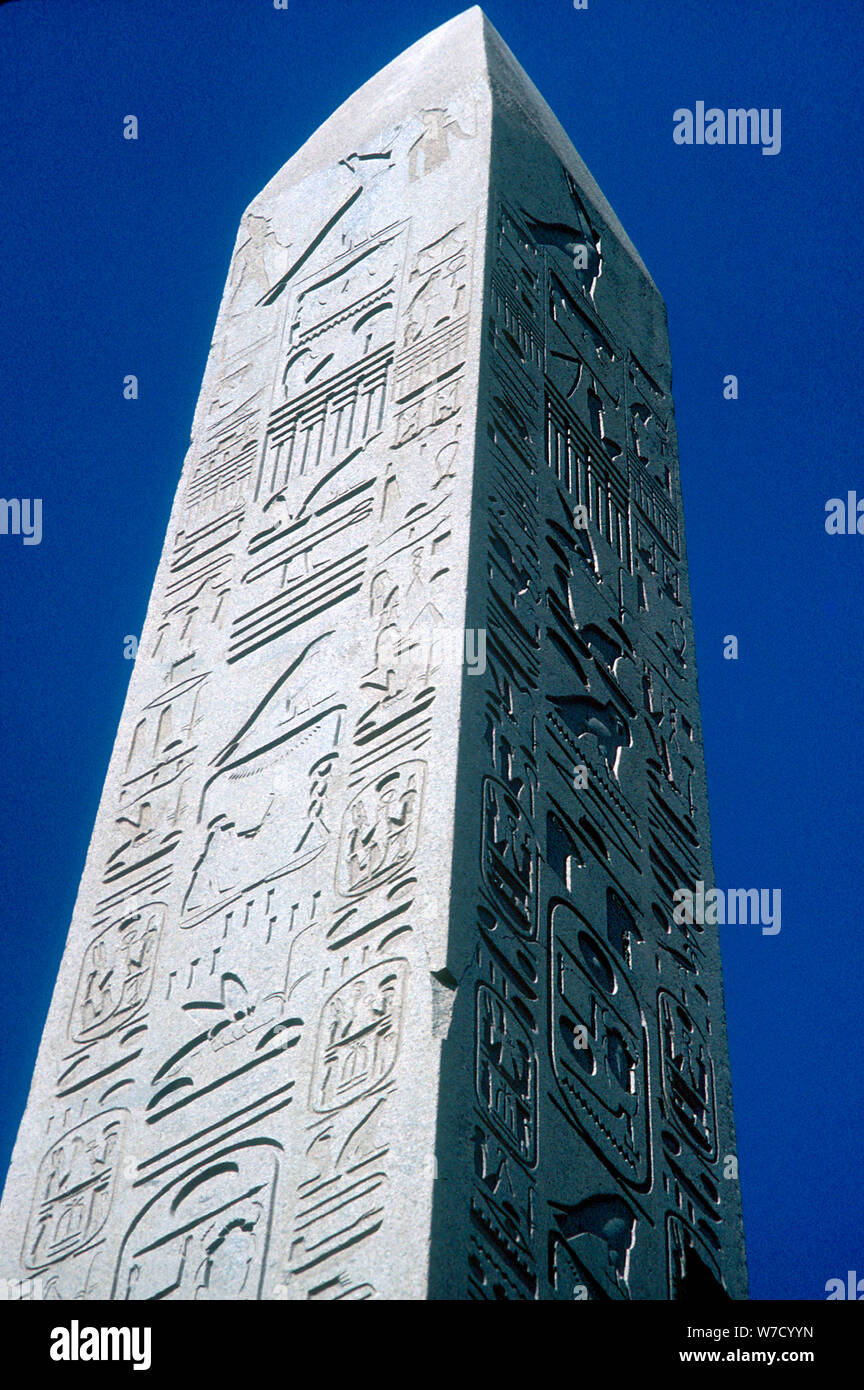 Obélisque de la reine Hatshepsout vue depuis le sol, Temple d'Amon, Karnak, Egypte, c1503-c1483 BC. Artiste : Inconnu Banque D'Images