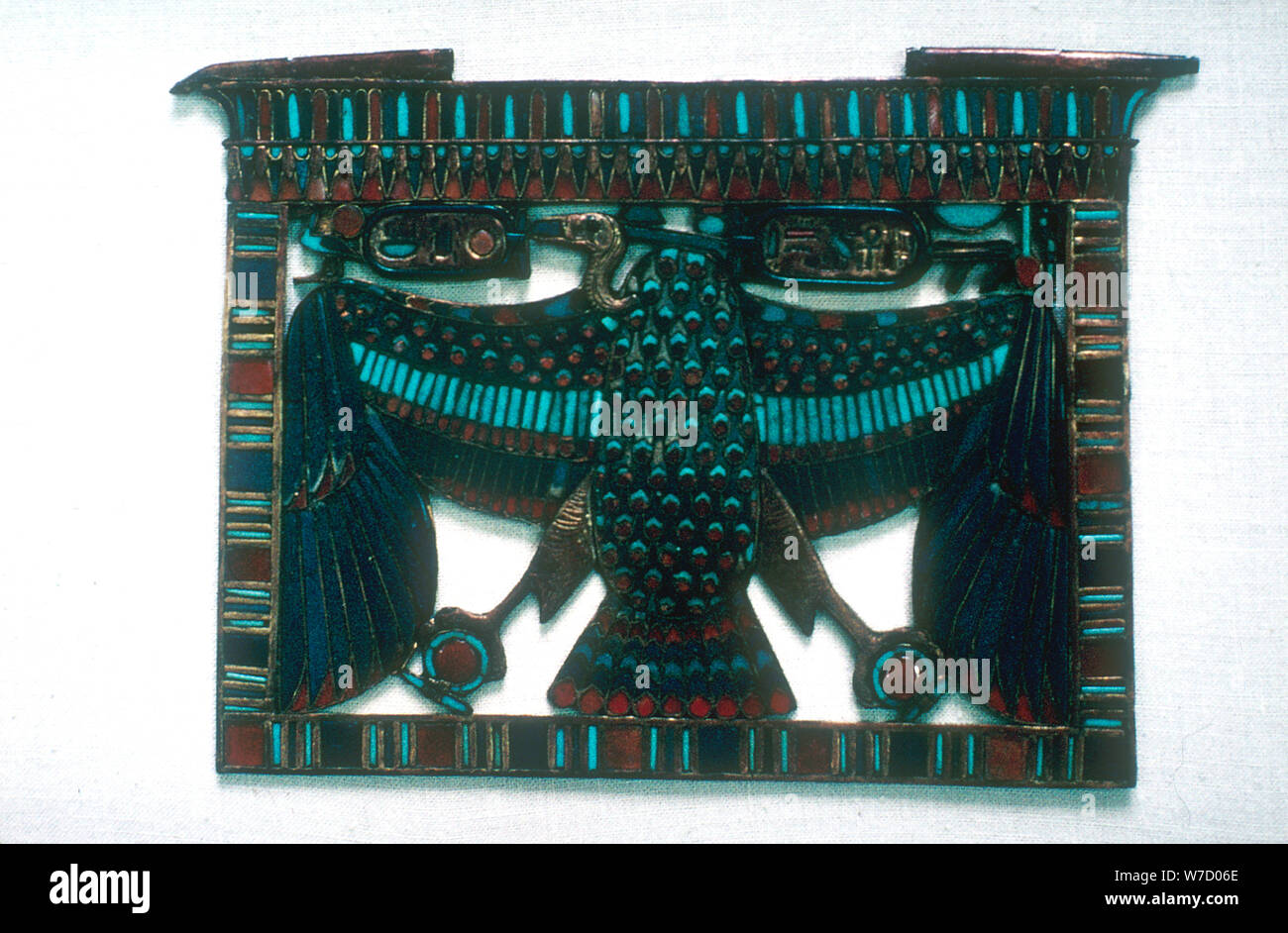 Pendentif de l'Vautour de la Haute Égypte et de deux cartouches, Le Caire, c 14e siècle avant J.-C.. Artiste : Inconnu Banque D'Images