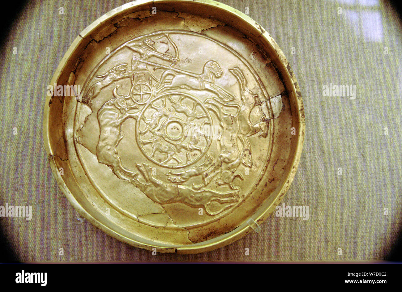 Inscription sur un bol d'or de la chasse du Roi des taureaux sauvages, le temple de Baal, c14ème et 12ème siècle avant J.-C.. Artiste : Inconnu Banque D'Images