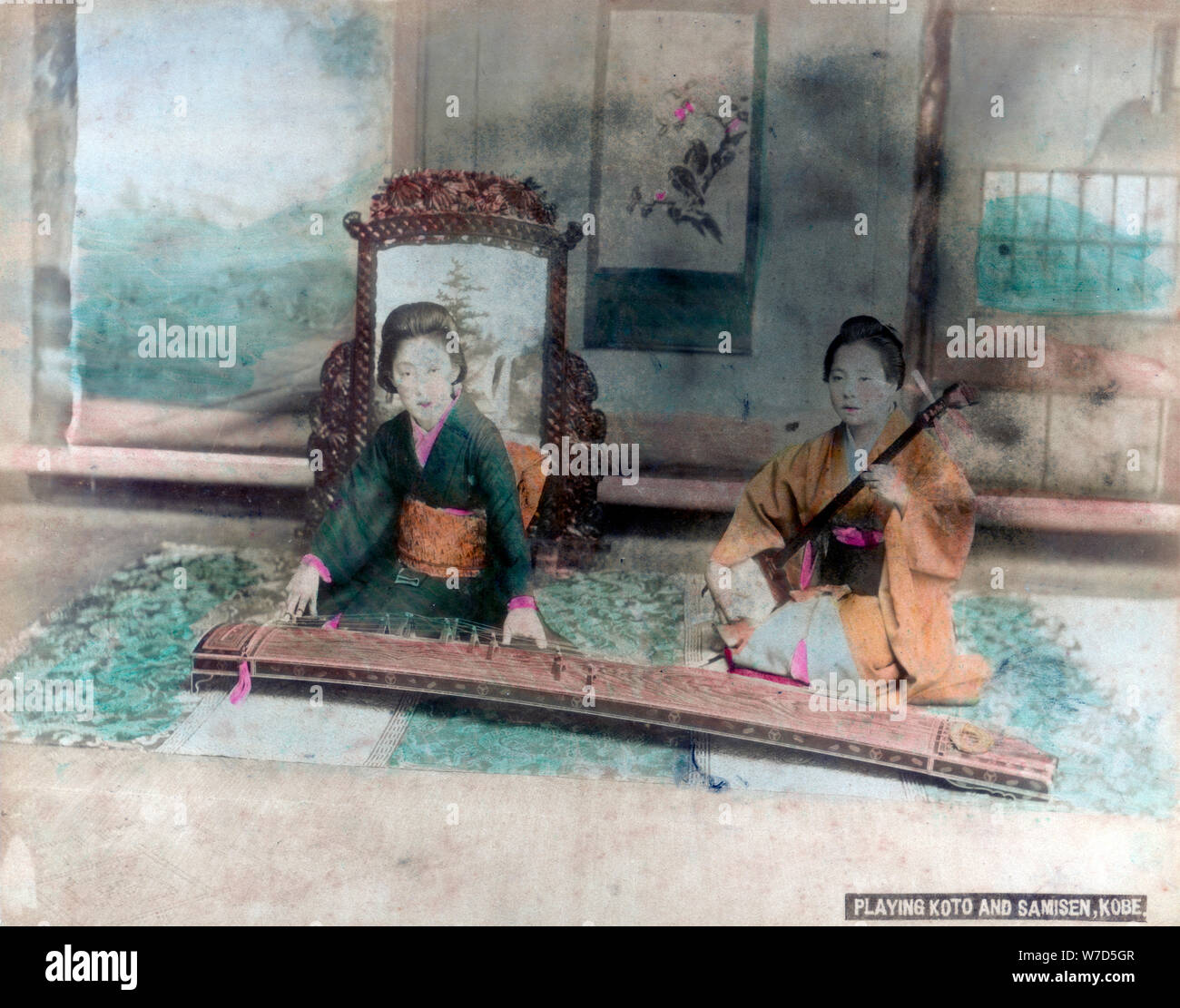 La musique japonaise : femmes jouant Koto et Samisen, Kobe, Japon. Artiste : Inconnu Banque D'Images
