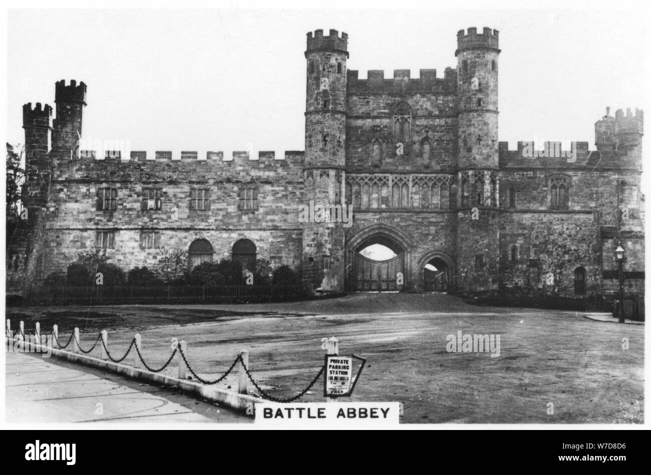 Grande Gatehouse, Abbaye de Battle, East Sussex, 1937. Artiste : Inconnu Banque D'Images