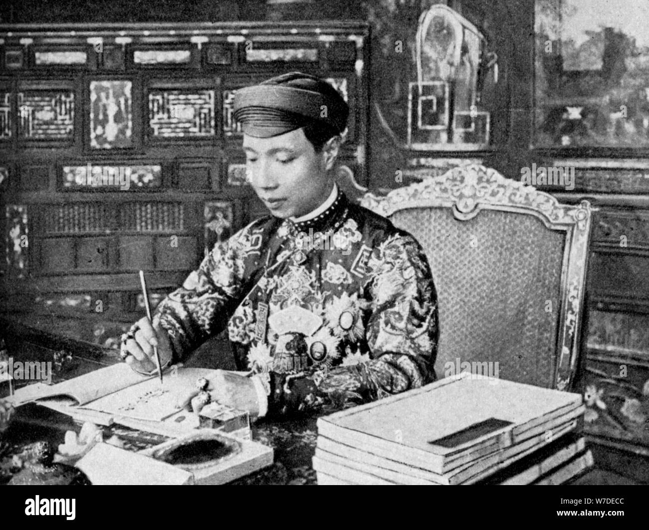 L'Empereur Khai Dinh (1885-1925), 12e Empereur de la dynastie des Nguyen, l'Annam, Vietnam, 1922. Artiste : Inconnu Banque D'Images