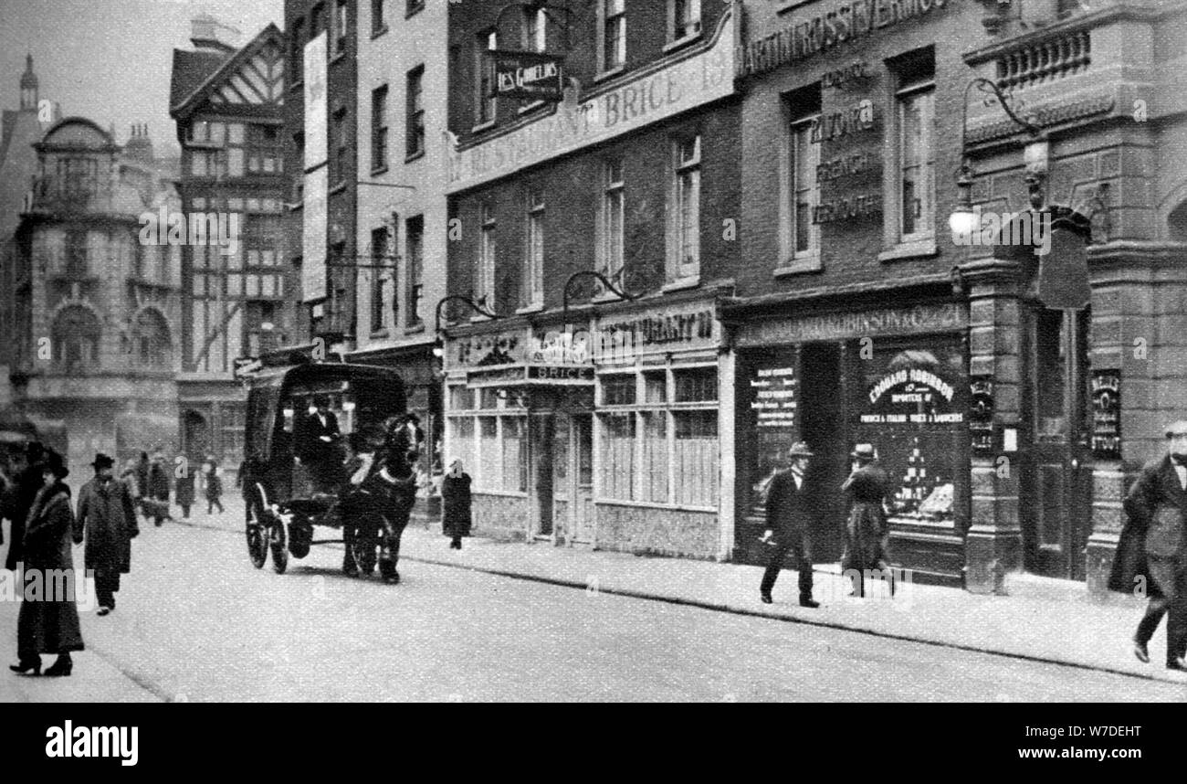 Old Compton Street, Soho, Londres, 1926-1927. Artiste : Inconnu Banque D'Images