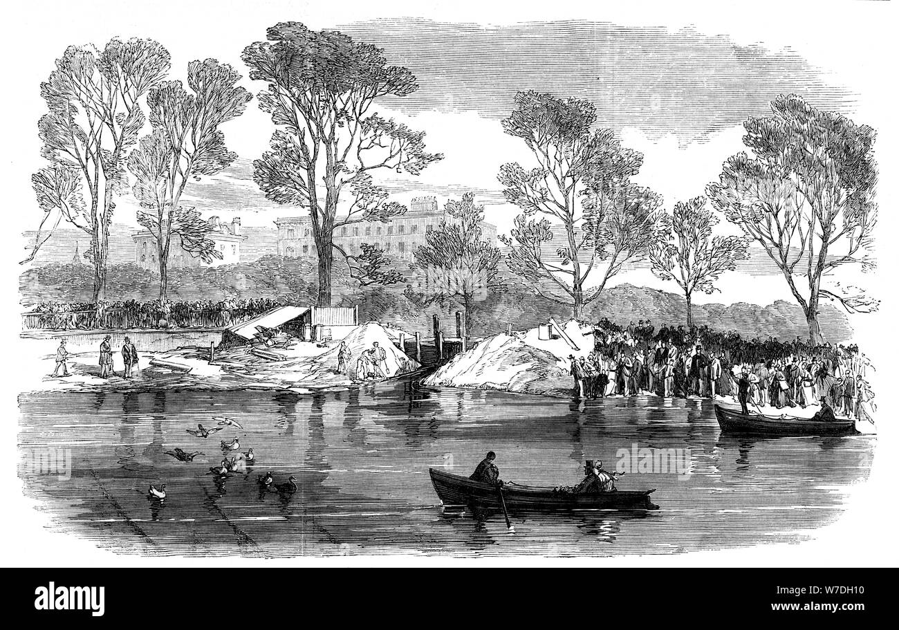 Vidange de la rivière Serpentine, à Hyde Park, Londres, 1869. Artiste : Inconnu Banque D'Images