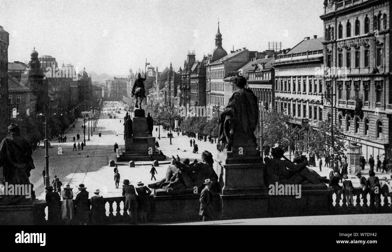 La place Venceslas et la statue de St Venceslas, Prague, Tchécoslovaquie, c1930s.Artiste : D'Heathcote Banque D'Images