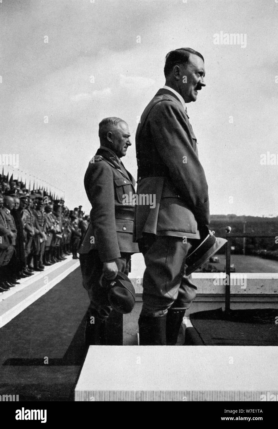 Adolf Hitler avec Konstantin Hierl, Nuremberg, Germeny, 1935. Artiste : Inconnu Banque D'Images