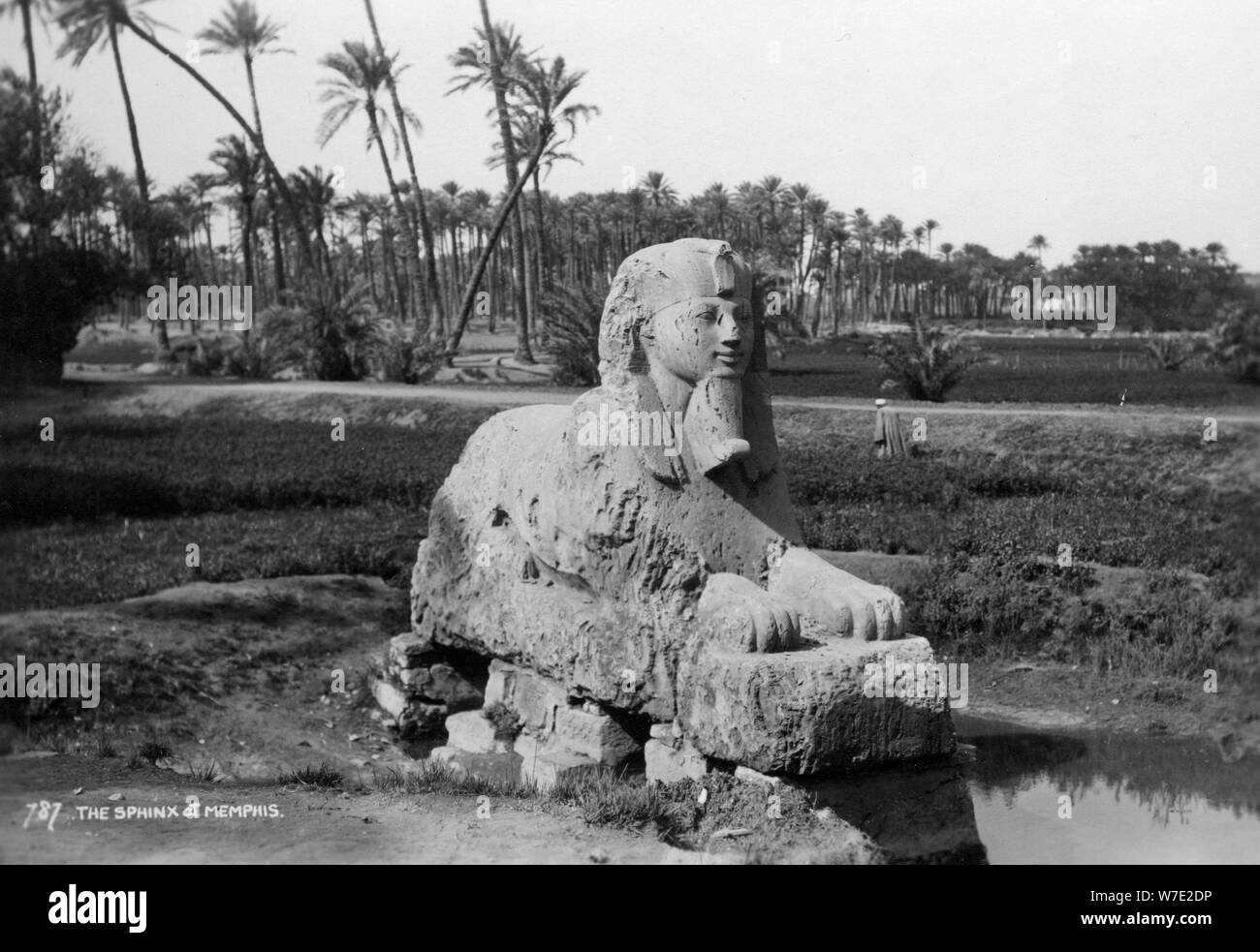 Sphinx d'albâtre à Memphis, l'Égypte, c1920s-c1930s( ?). Artiste : Inconnu Banque D'Images