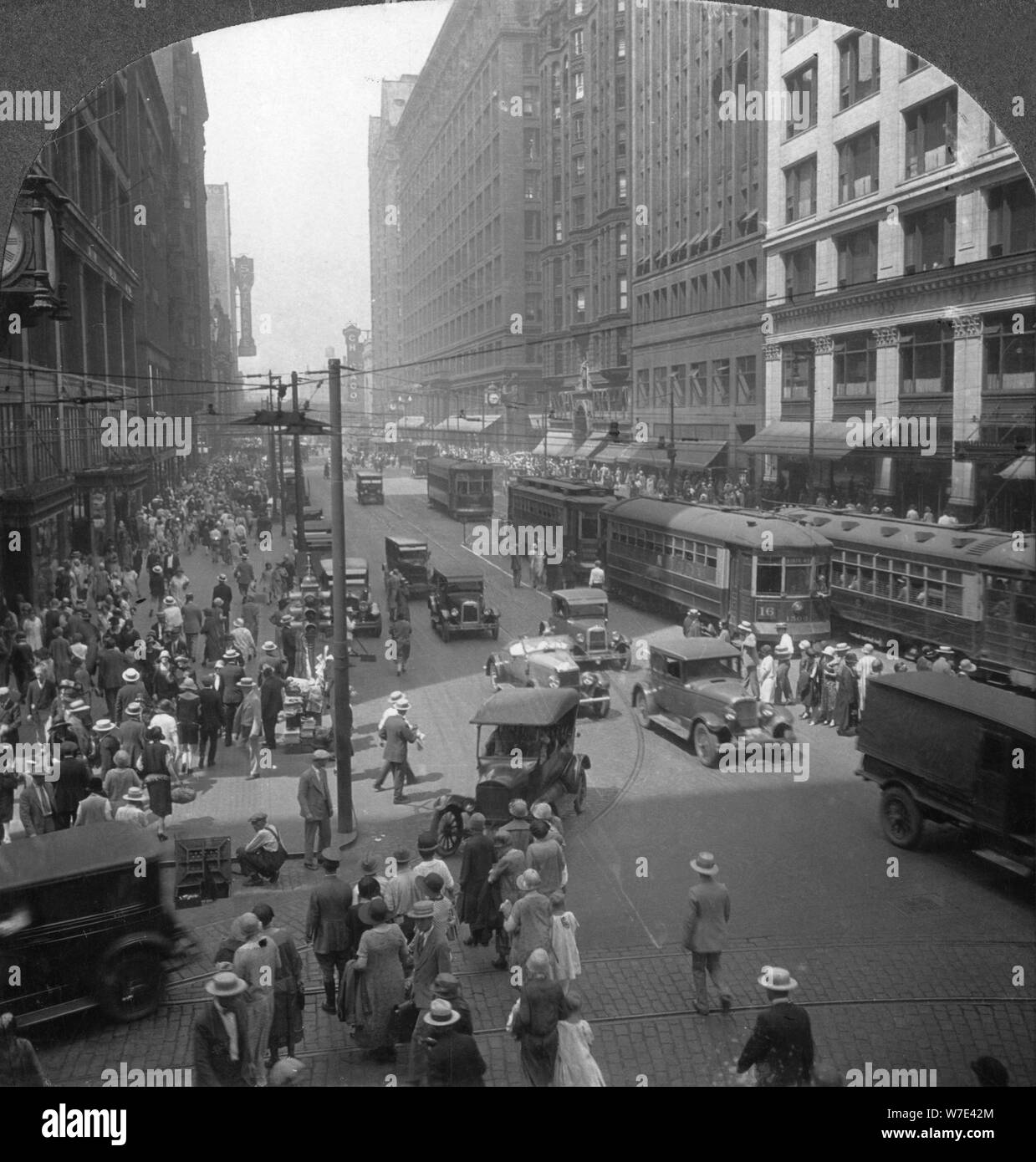 Au cœur du quartier commerçant de State Street, Chicago, Illinois, USA, au début du xxe siècle. Artiste : Keystone View Company Banque D'Images