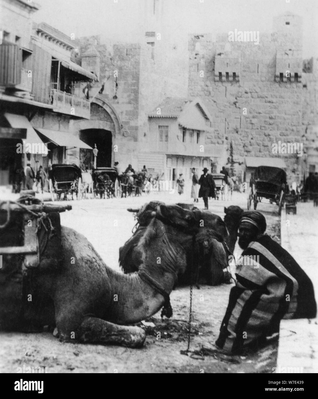 Près de la porte de Jaffa, Jérusalem, c1927-c1931. Artiste : Cavanders Ltd Banque D'Images