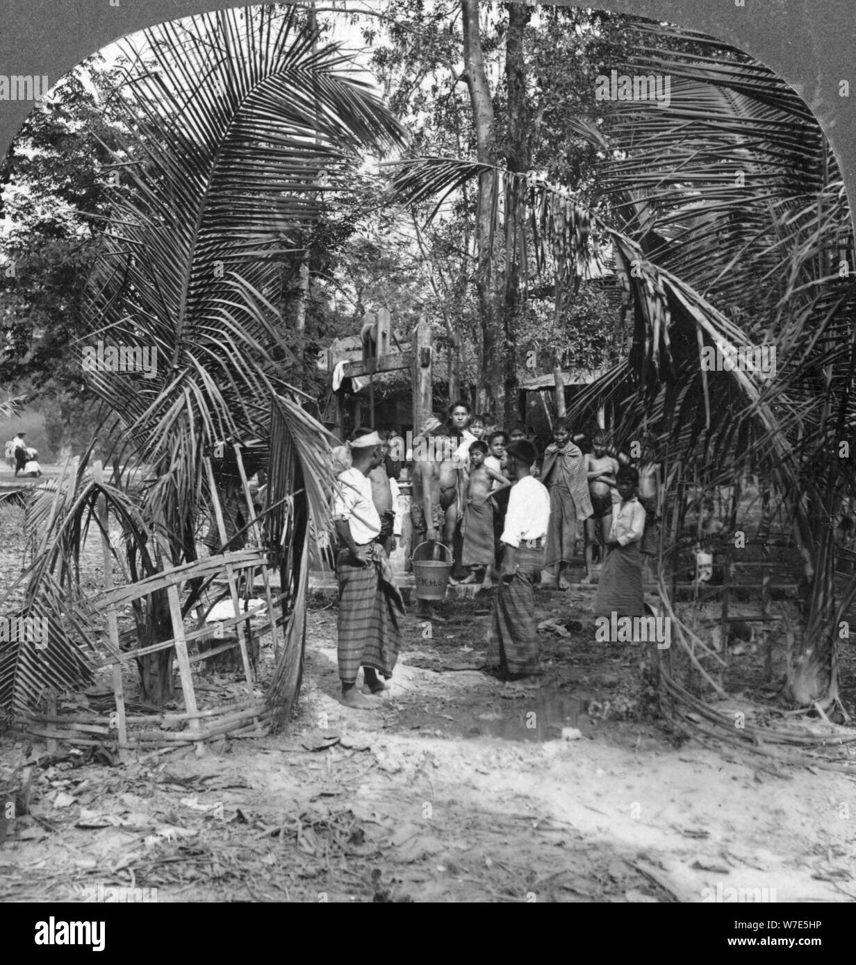 Des écoliers de l'American Baptist Mission, Rangoon, Birmanie, 1908. Artiste : Stéréo de Voyage Banque D'Images