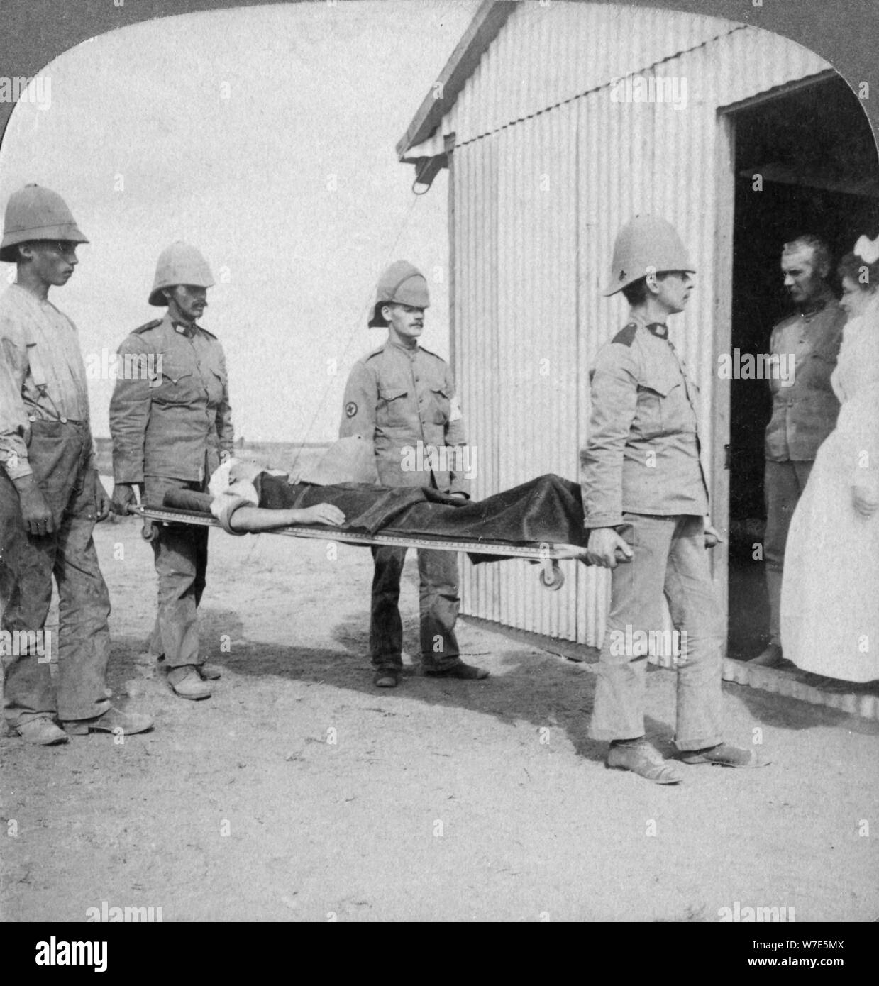 Après la 'fusilier blessés Boers' brave se tiennent près de la Rivière Orange', Afrique du Sud, Guerre des Boers, 1900. Artiste : Underwood & Underwood Banque D'Images
