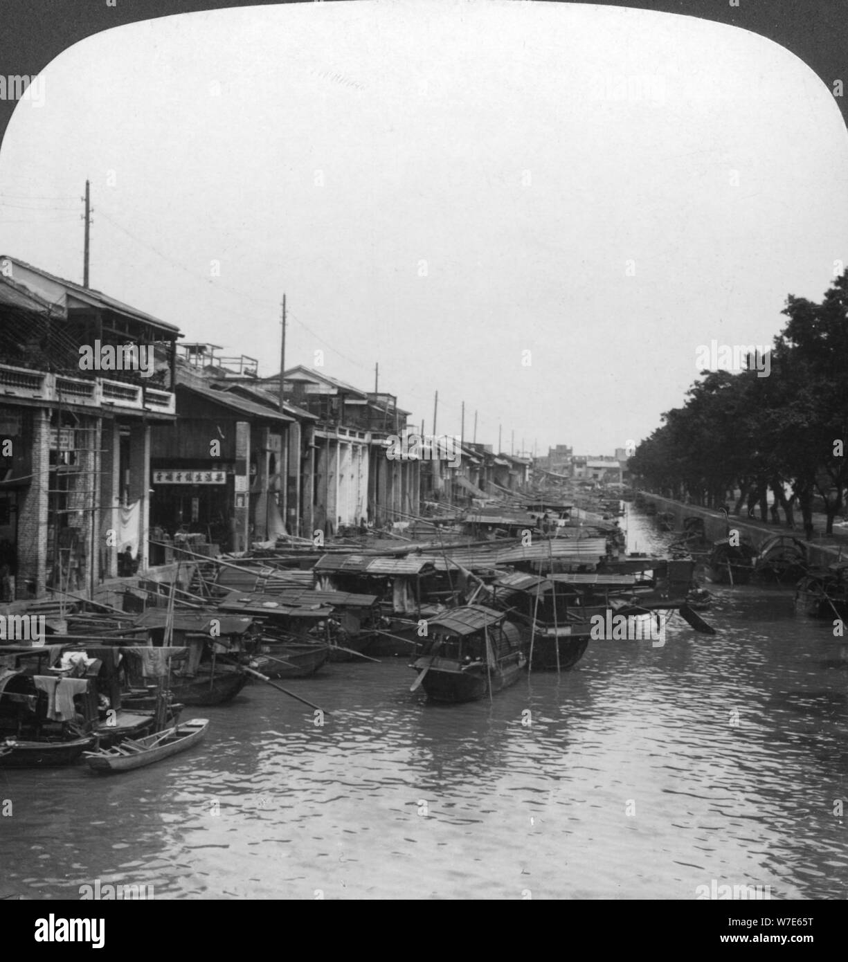 'La foule du canal, à partir de l'anglais Bridge', Canton, Chine, 1901. Artiste : HC White Banque D'Images