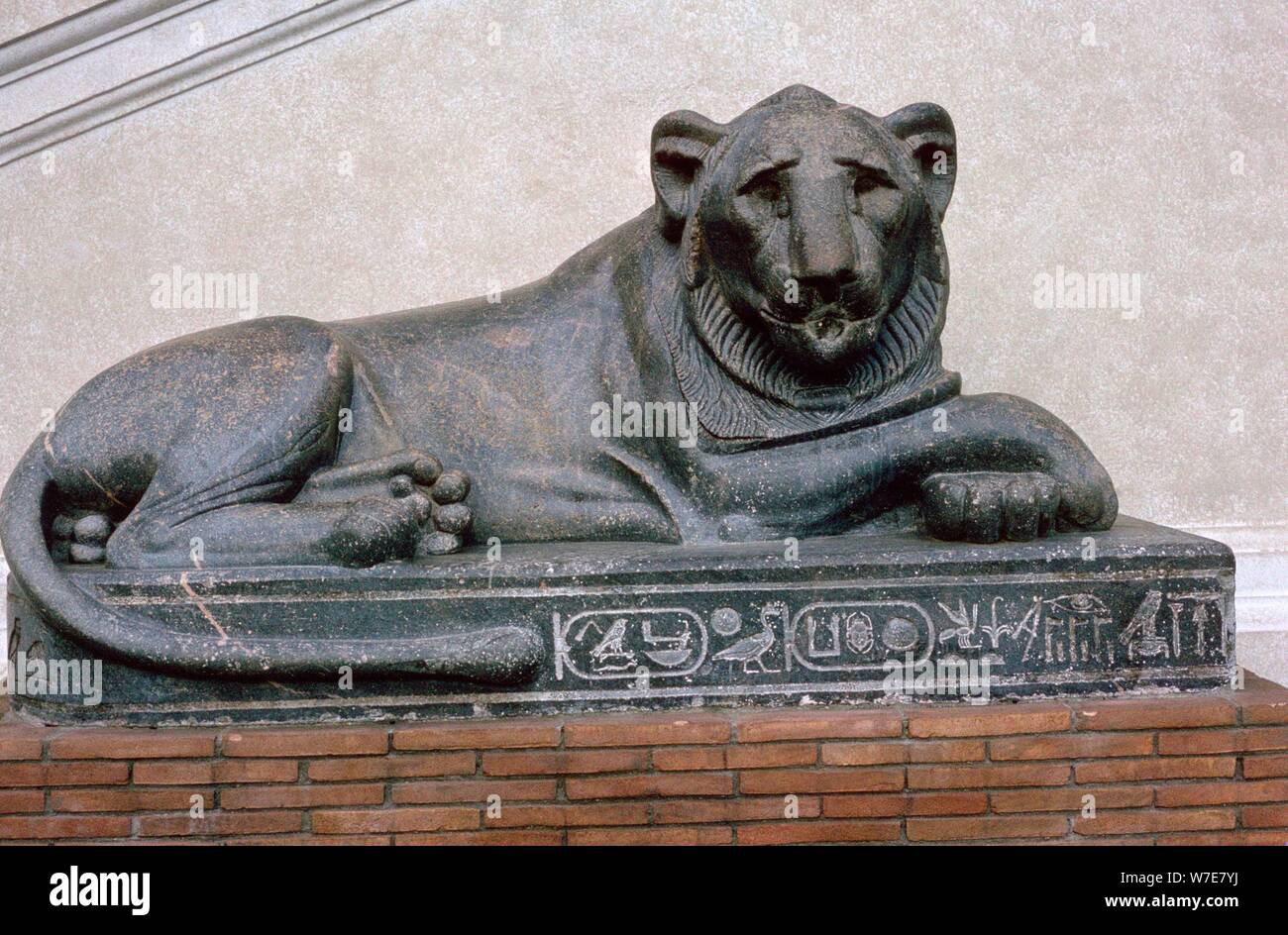 La sculpture égyptienne d'un lion. Artiste : Inconnu Banque D'Images