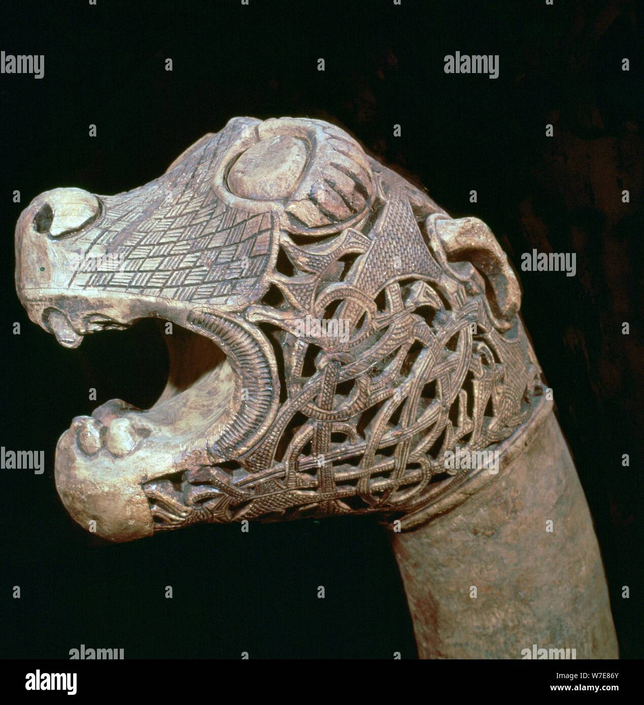 L'académicien' tête d'animal-post de l'Oseburg ship enterrement, 9e siècle Artiste : Inconnu Banque D'Images