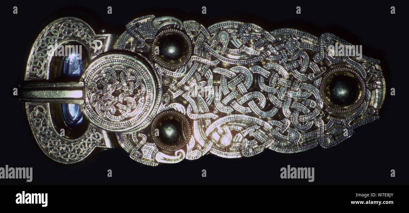 Gold Belt Buckle fom le navire-enfouissement à Sutton Hoo, dans le Suffolk, début 7ème siècle. Banque D'Images
