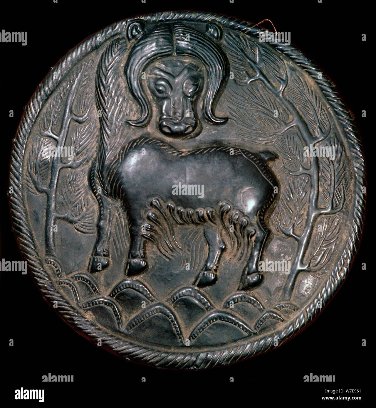 Plaque d'argent de Hun un yack, 1er siècle. Artiste : Inconnu Banque D'Images