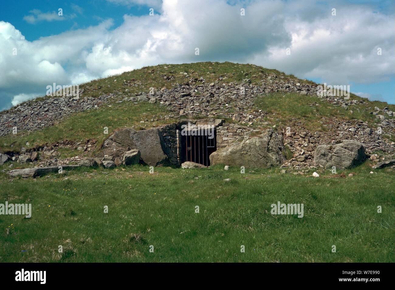 Entrée de Cairn T dans les collines, 35e siècle Loughcrew BC Artiste : Inconnu Banque D'Images