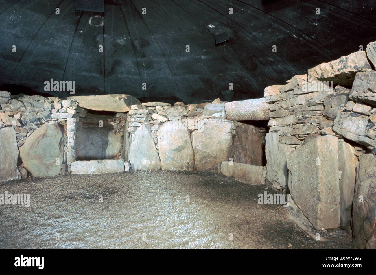 L'intérieur d'un passage tombe à Berdorf, 3000 à 2500 BC. Artiste : Inconnu Banque D'Images