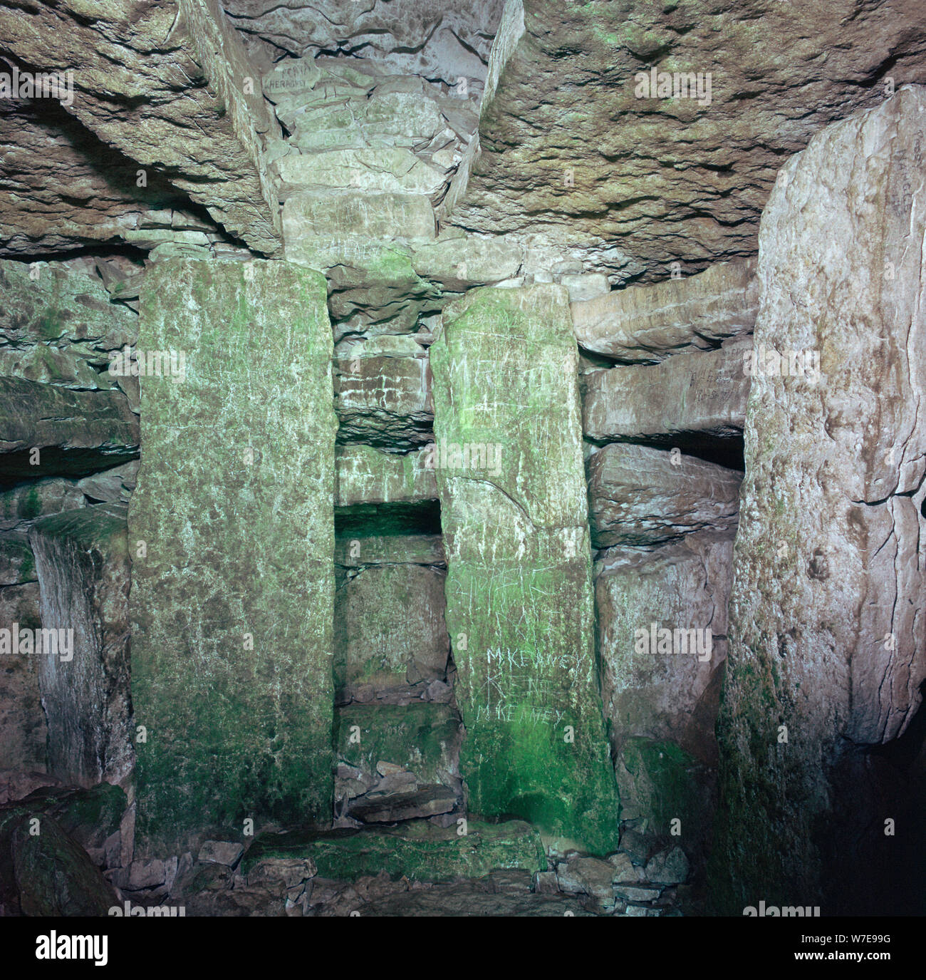 Intérieur d'un passage néolithique tombe, 33ème-25ème siècle BC. Artiste : Inconnu Banque D'Images