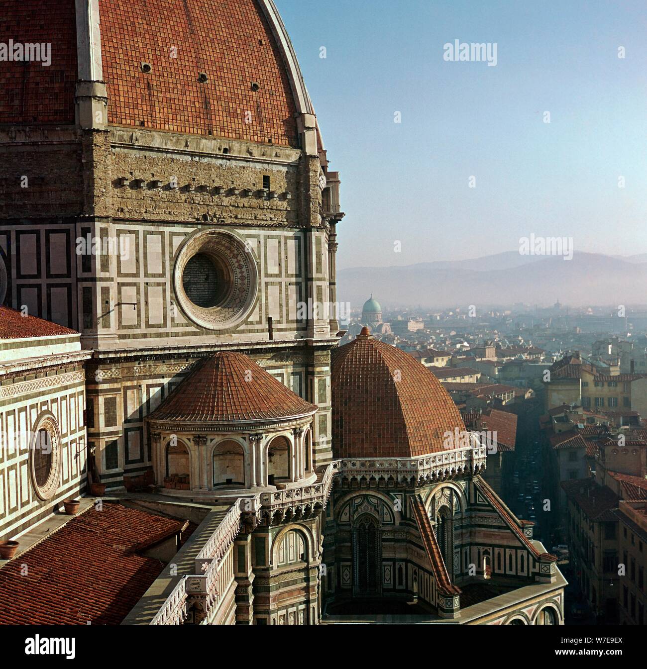 Le côté sud de la basilique Santa Maria del Fiore de Florence, 15e siècle. Artiste : Arnolfo di Cambio Banque D'Images